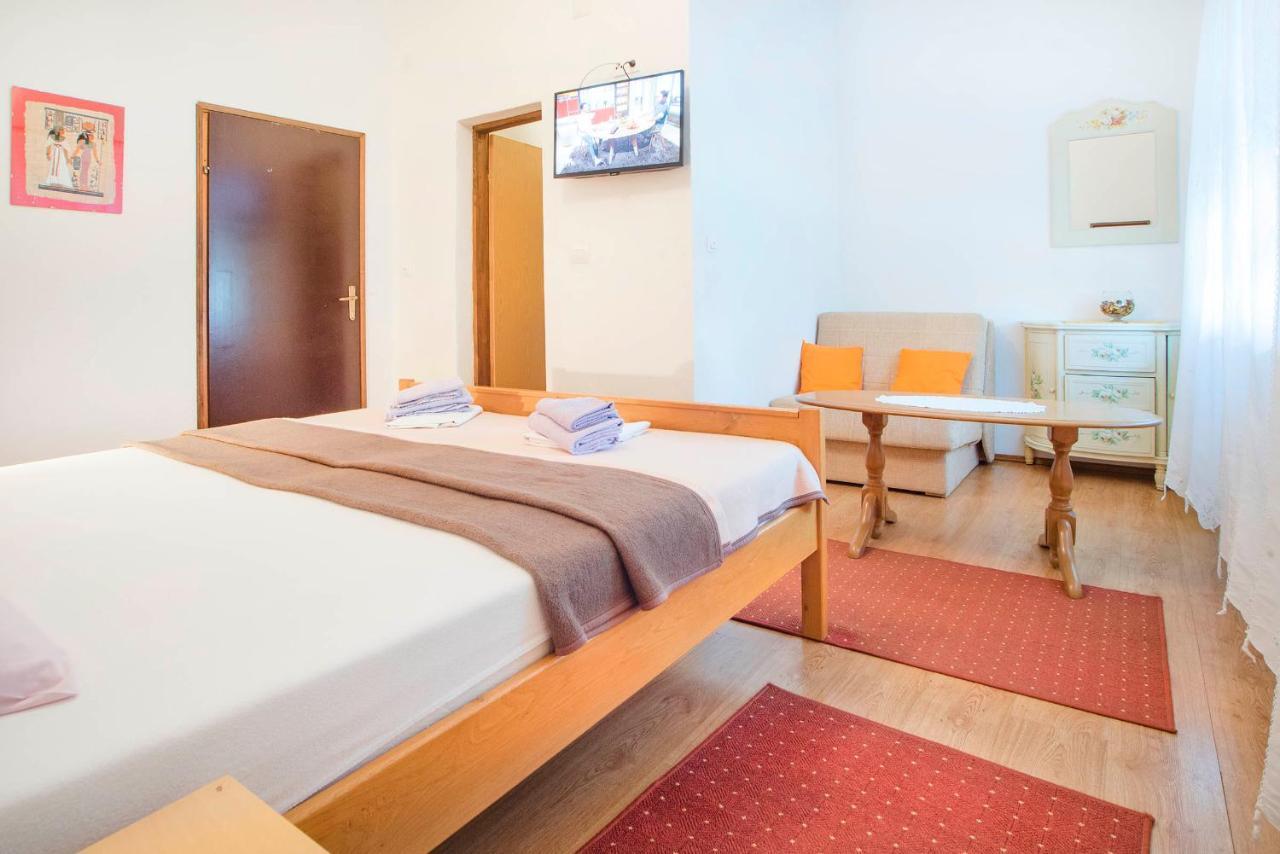 Apartments Vesna Слуни Екстериор снимка