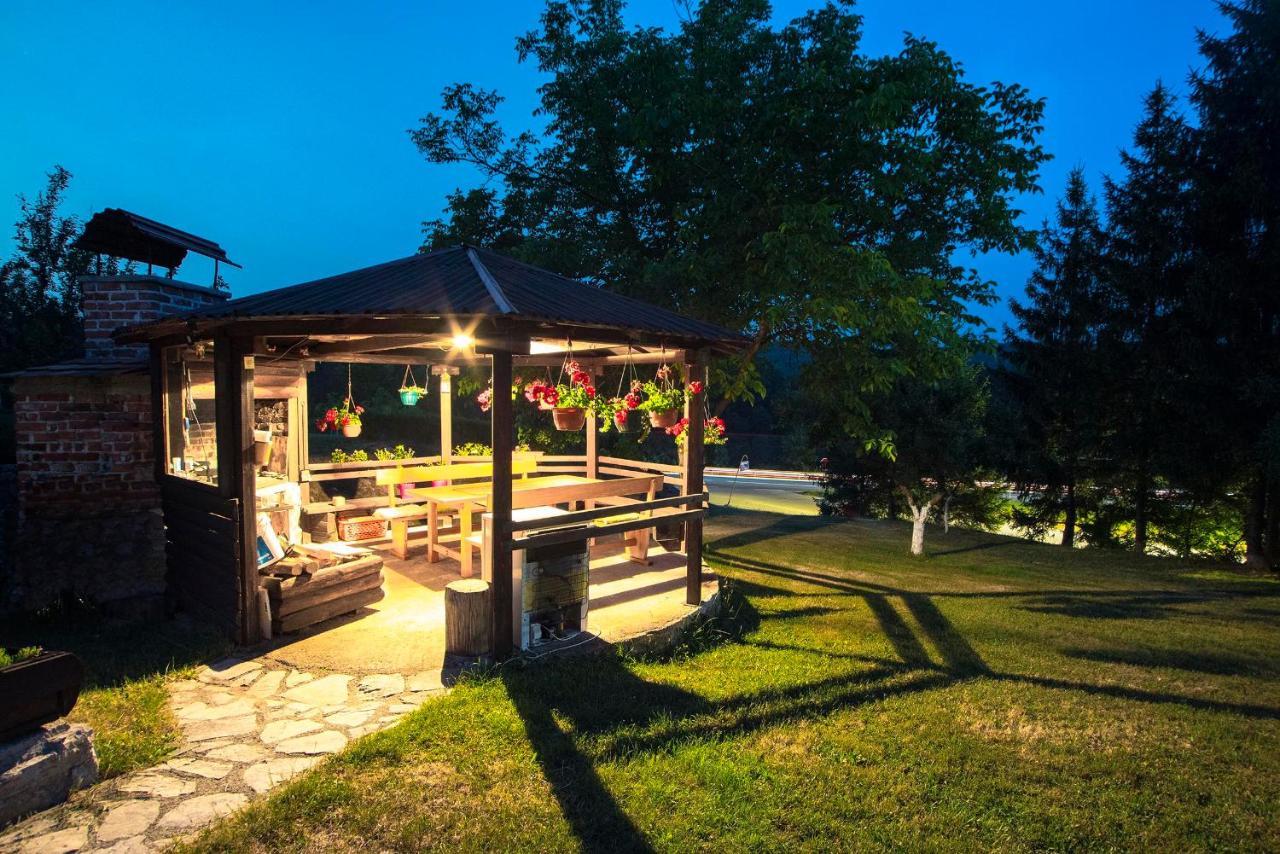 Apartments Vesna Слуни Екстериор снимка