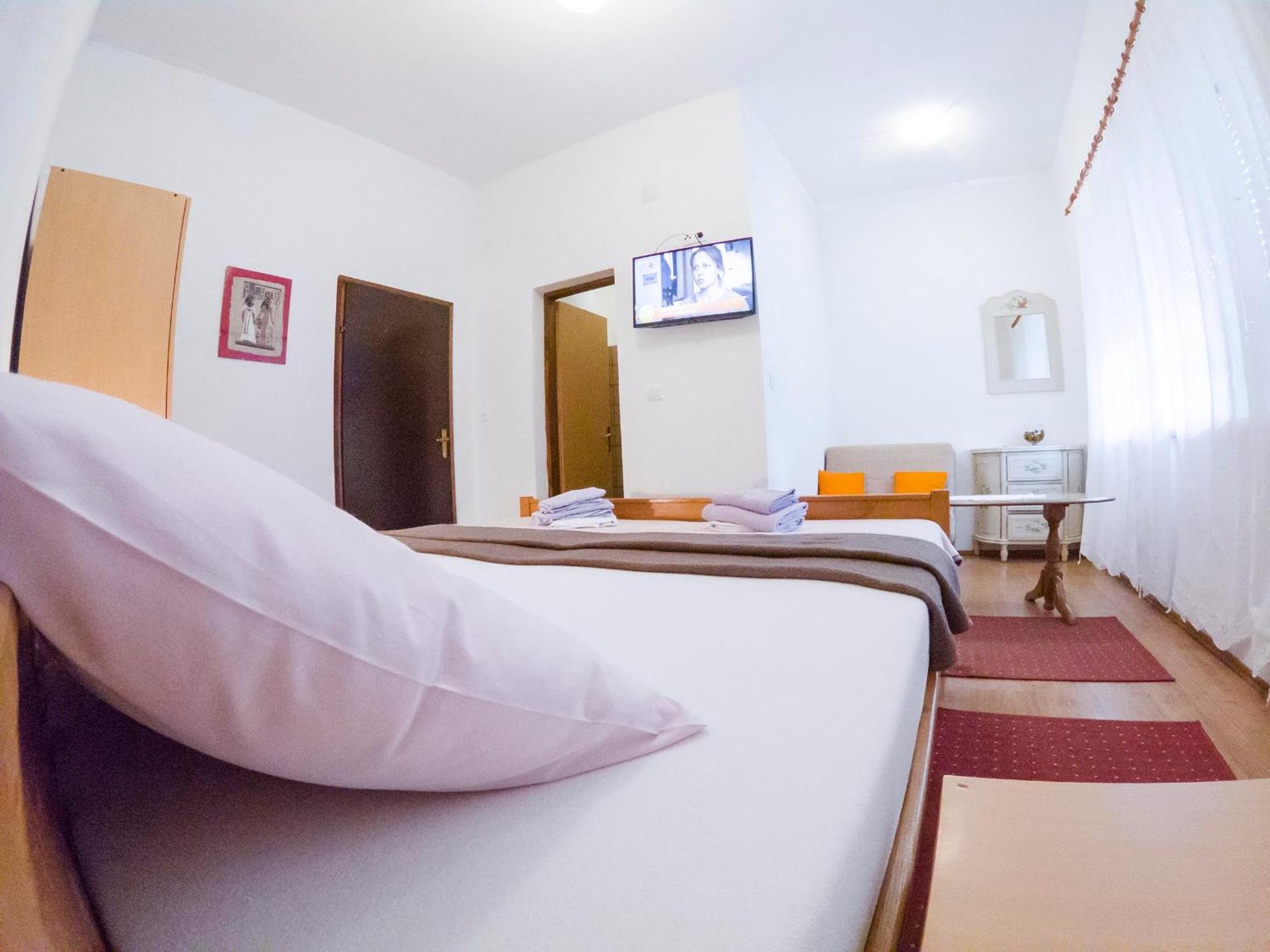 Apartments Vesna Слуни Стая снимка