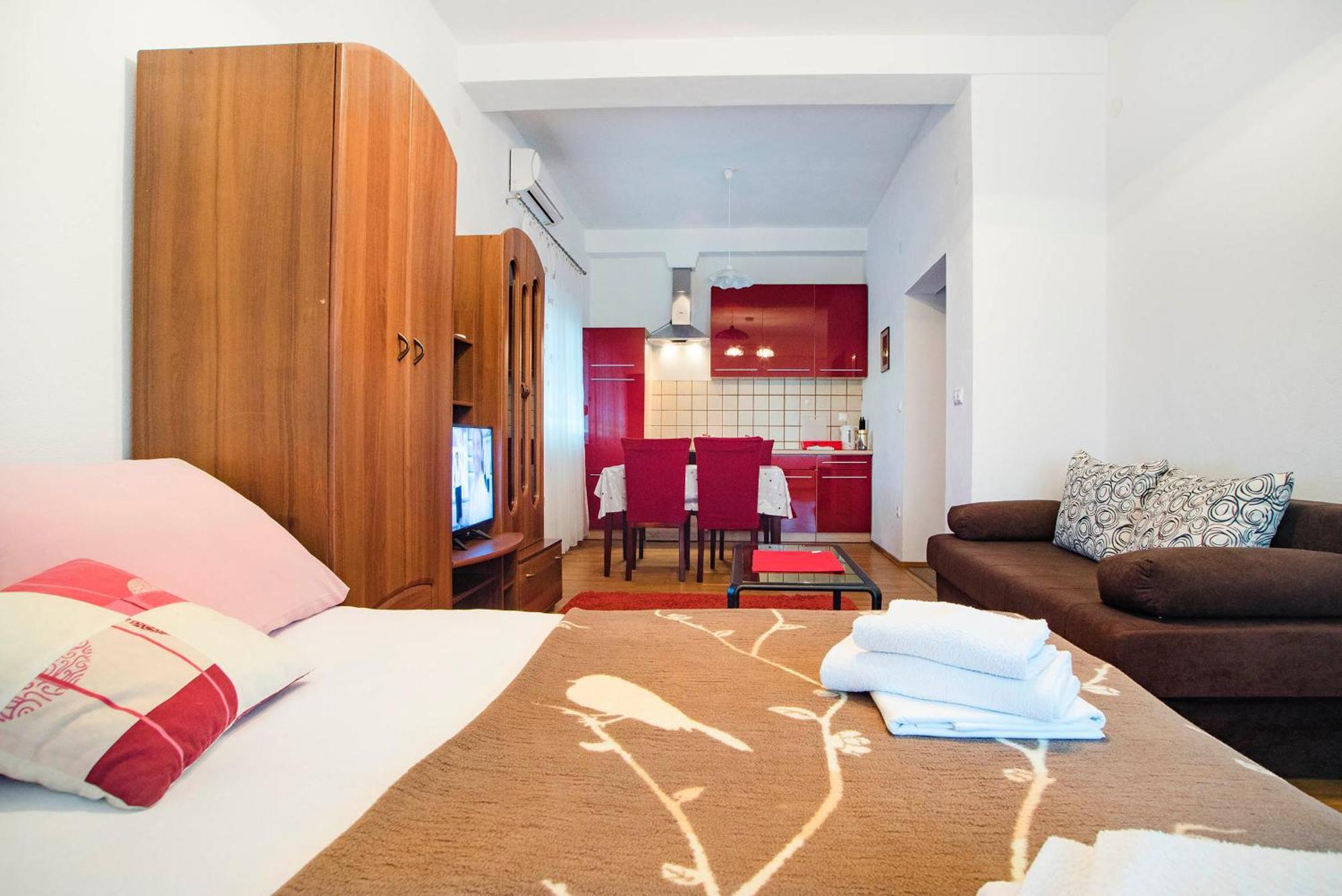 Apartments Vesna Слуни Стая снимка